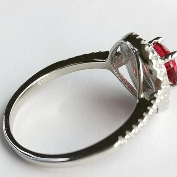 Ruby CZ Halo ring  in sterling silver size 6 🆕 - Picture 3 of 6